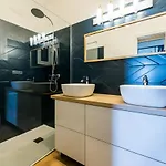 Apartment Coral Keyweek Apt In Center Closed To The Private Garage